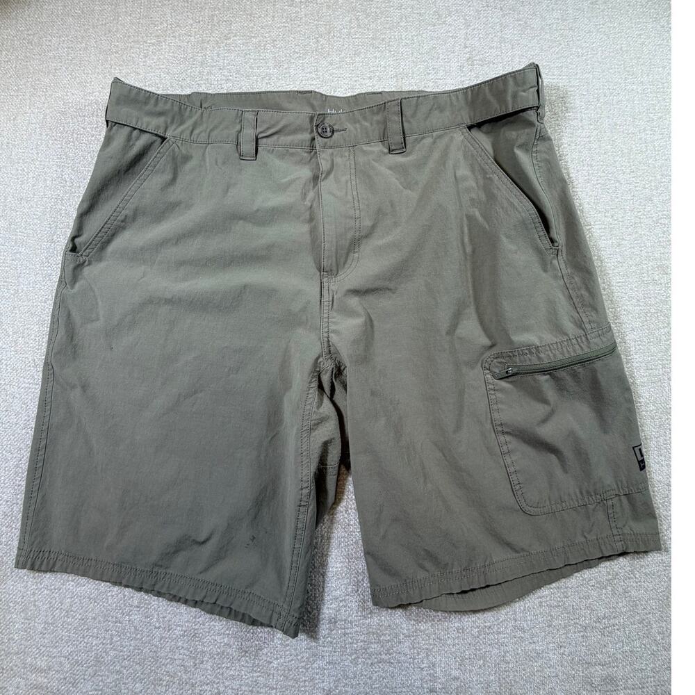 Huk Fishing Men's 2XL Tan Cargo Performance Fishing Shorts Outdoor Wear Utility